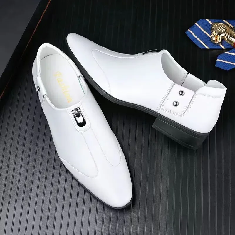 Witte Heren Casual Loafers Rijden Mocassin Mode Mannelijke Comfortabele Zakelijke Formele Lente Lederen Mannen Luie Metalen Jurk Schoenen