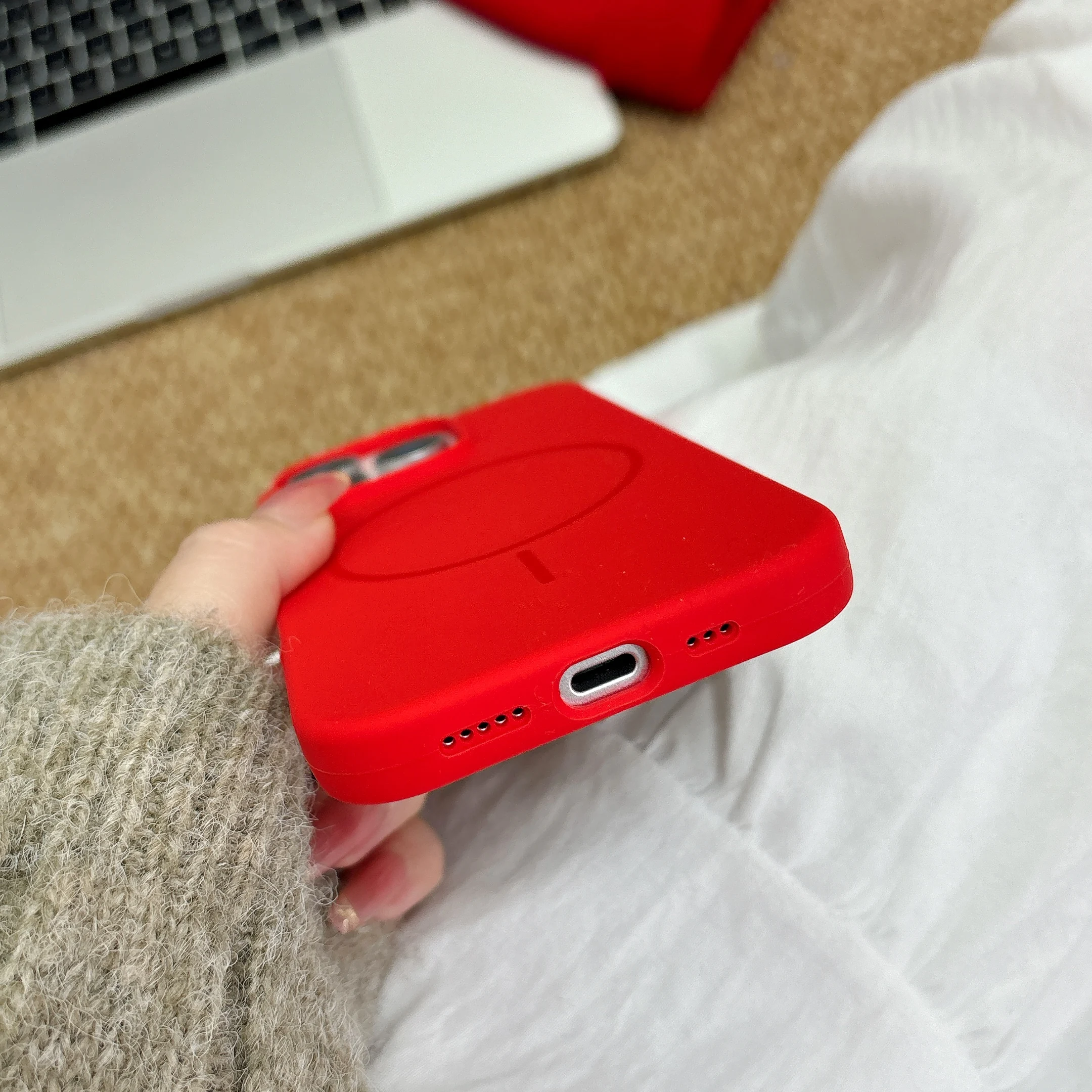 Premium Liquid Silicone Magnetic Wireless Charging Case - Chinese Red