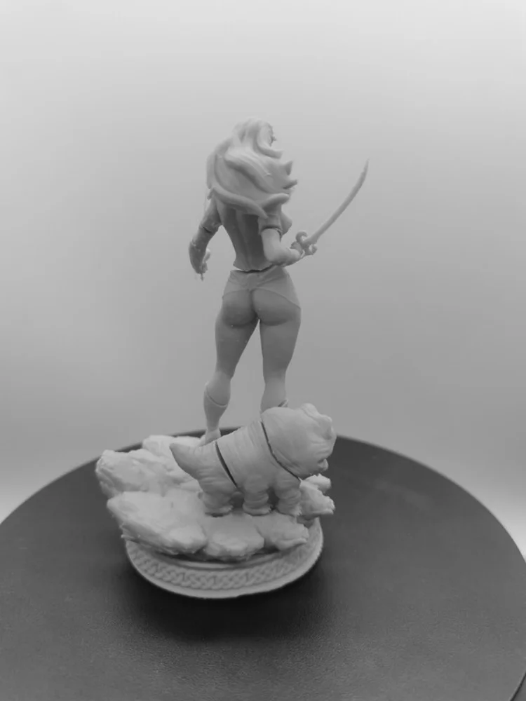 1/24 스케일 수지 그림 모델 키트 섹시한 황금색 양날 여성 전사 조립되지 않은 도색되지 않은 3D 인쇄 DIY 장난감 489