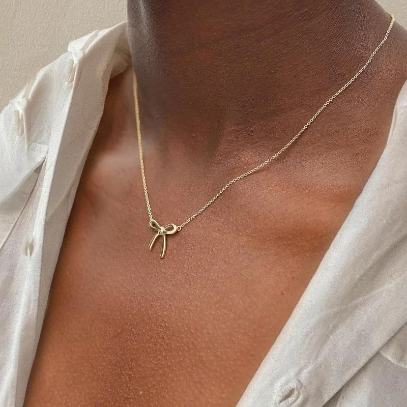 Collana Girocollo Con Fiocco Oro - Delicata In Acciaio Titanio Placcato Oro - Lunga 41 Cm + Catena 5 Cm - Gioielli Moda Carini Per Donne E Ragazze
