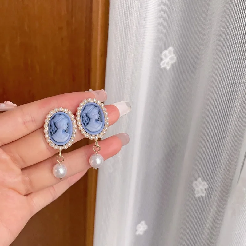 Vintage Palace Style Blue Cameo Portraits Head Earrings Retro Temperament Simple Imitation Pearl Silver Needle Earrings Jewelry stud earrings silver jewelry pearl earrings