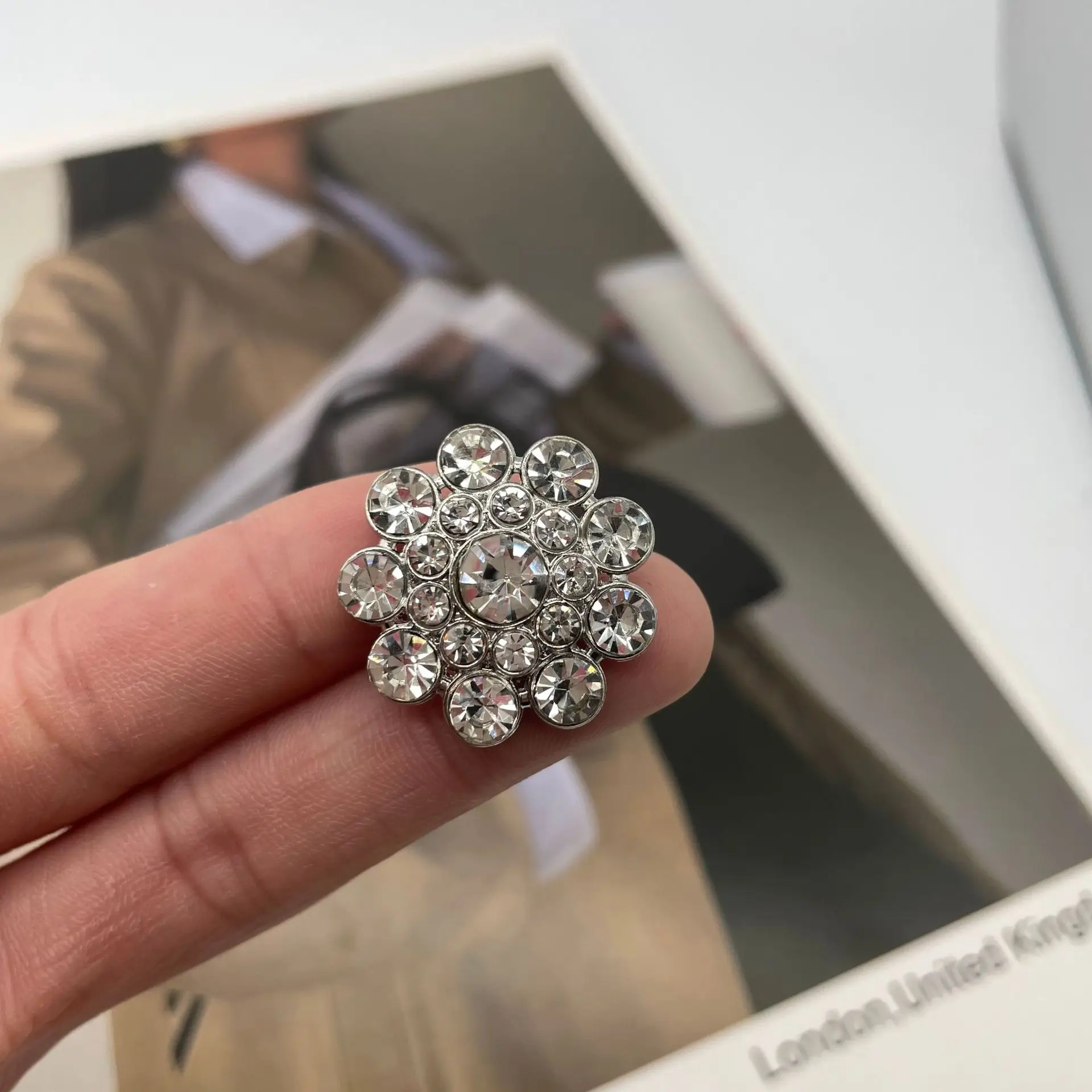 

Fashion Flower Metal Diamond-encrusted Button 6PCS Women's Exquisite Rhinestone Buttons