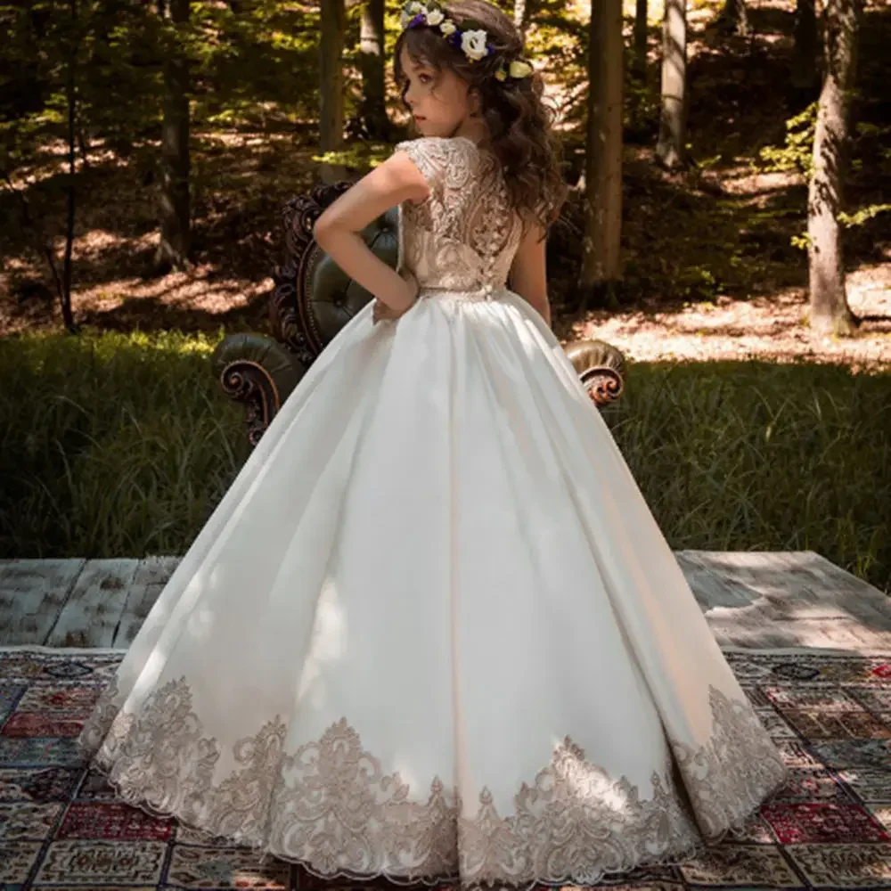 

Ivory Lace O-neck Flower Girl Dress For Wedding Satin Puffy Short Sleeves Floor Length Princess Pageant Kids Birthday Ball Gown