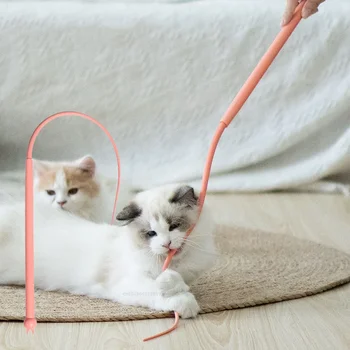 Giocattolo Interattivo per Gatti con Coda di Topo Simulata in Silicone, Bastoncino Lungo per Caccia e Divertimento dei Gattini