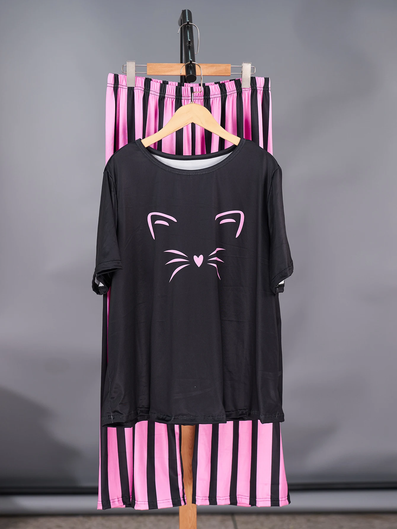 Plus size pajama set can be worn for both home and casual wear. Casual set made of milk silk material, short sleeved long pants