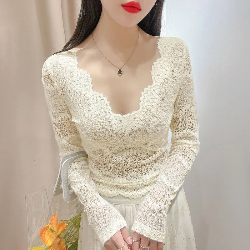 

2023 New V-neck Lace Bottom Shirt for Women Autumn Winter Style Hollow Out Lace Long Sleeved Top Underneath Inner Cloth