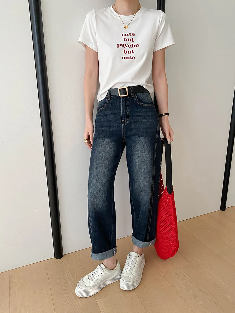 Frühlings- und Sommer-Damenjeans in einfarbigem, geschwungenem Schnitt, gerade geschnitten, schmal geschnitten, schlank machend. – Detail 4
