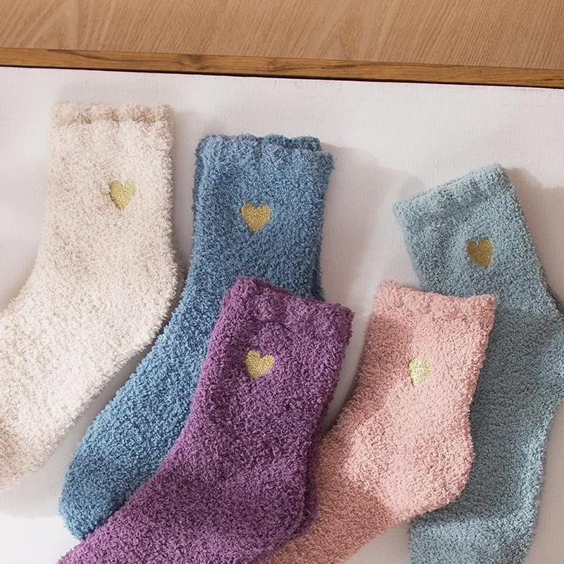 Dicke bedruckte Liebessocken für Damen – warme Wintersocken, niedliche, lässige Plüsch-Schlafsocken für Zuhause, flauschige Korallen-Fußwärmer – Detail 1