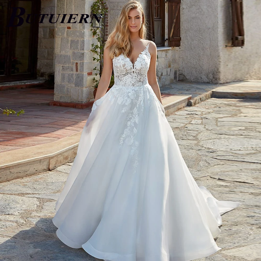 

Sweety BUTUIERN Appliques Wedding Dress V-neck Spaghetti Straps Lace Aline Bridal Gown Backless With Court Train Customised