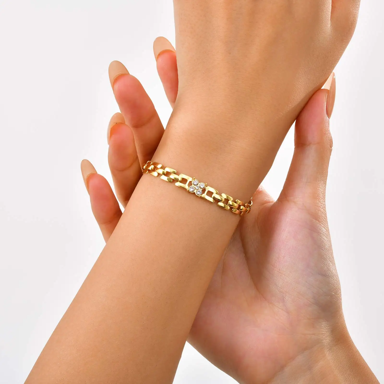 Klassisches vergoldetes Uhrenarmband mit Kettenarmband, Herz-Charm-Armband aus Edelstahl für Damen, wasserdichter Modeschmuck – Detail 3