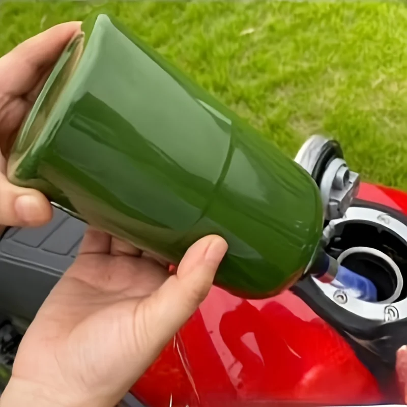 Outdoor oil tank, automobile and motorcycle spare oil tank, portable iron 1L household gasoline and diesel tank