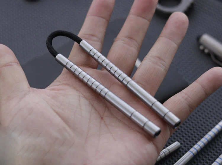 

1 Piece Titanium Alloy Mini Speed Nunchaku Begleri Relieve Stress Finger Skill Toy
