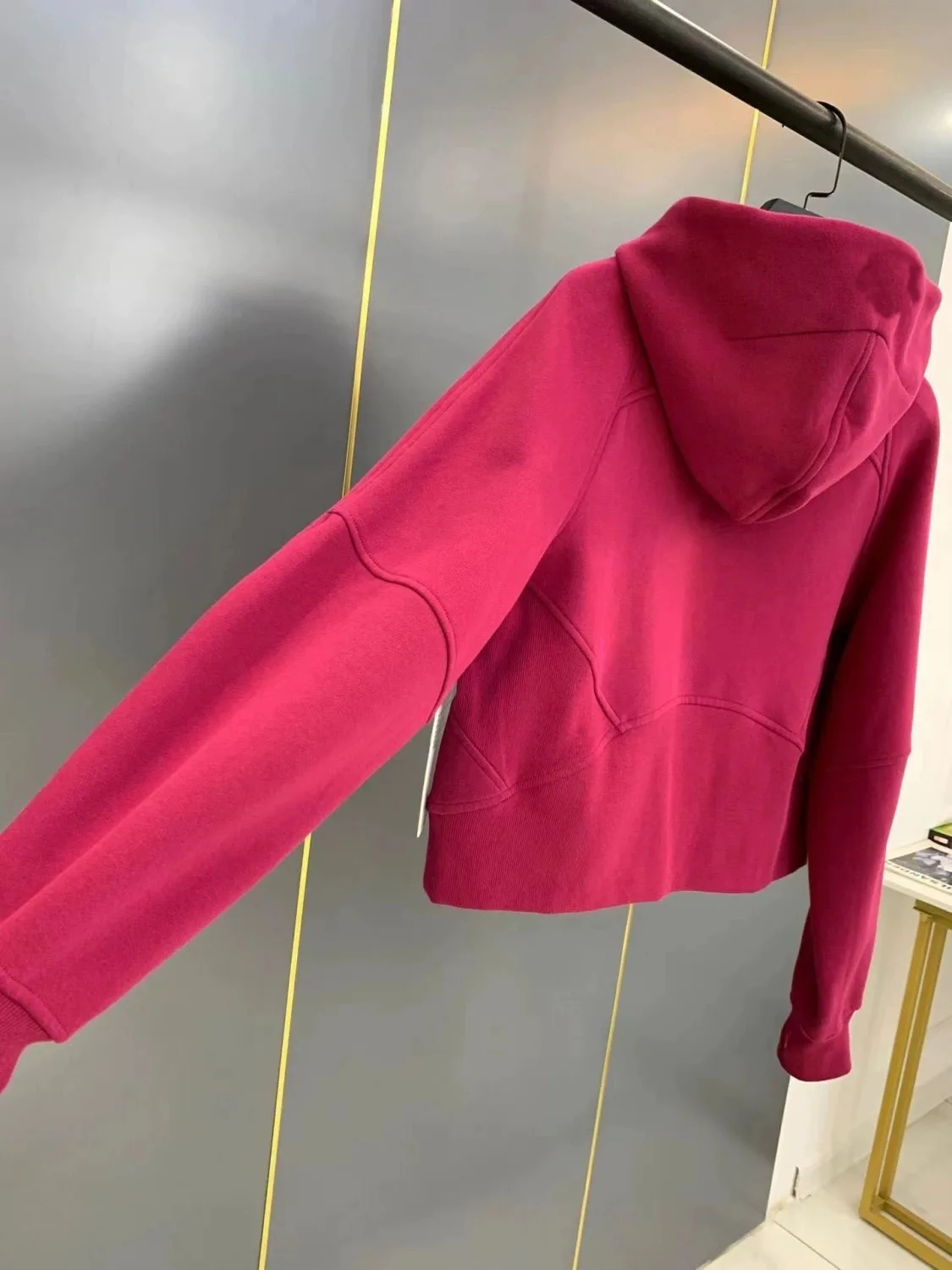 Hooded zippered hoodie for women in autumn and winter 2023, new design, fashionable and loose fitting cardigan jacket