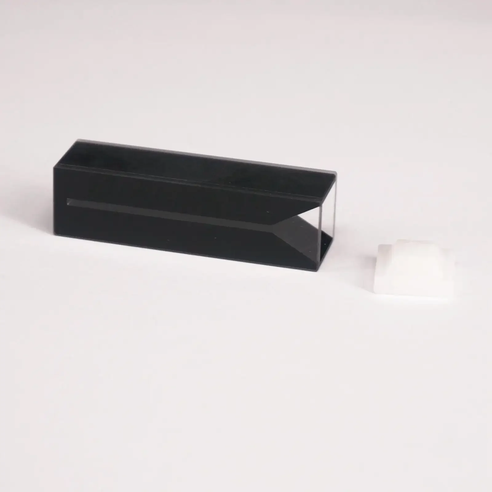 350ul 10mm Path Inside Light Width 1mm quartz cuvette cell Black Walls With Lid Spectrophotometers