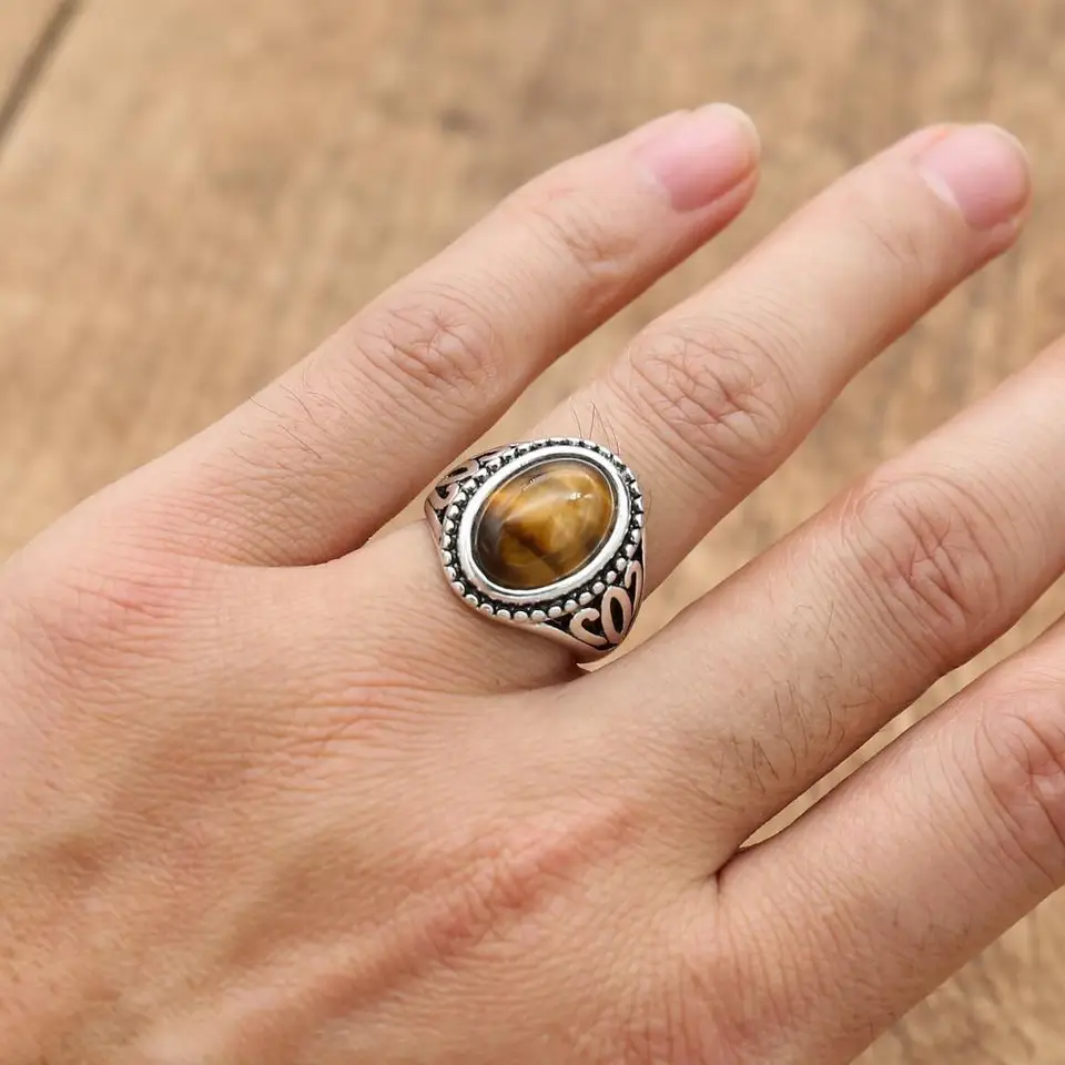 Bague Homme Ancienne En Or 14 Carats Avec œil De Tigre Taille-douce - Taille 7,75 - Occasion Excellent état