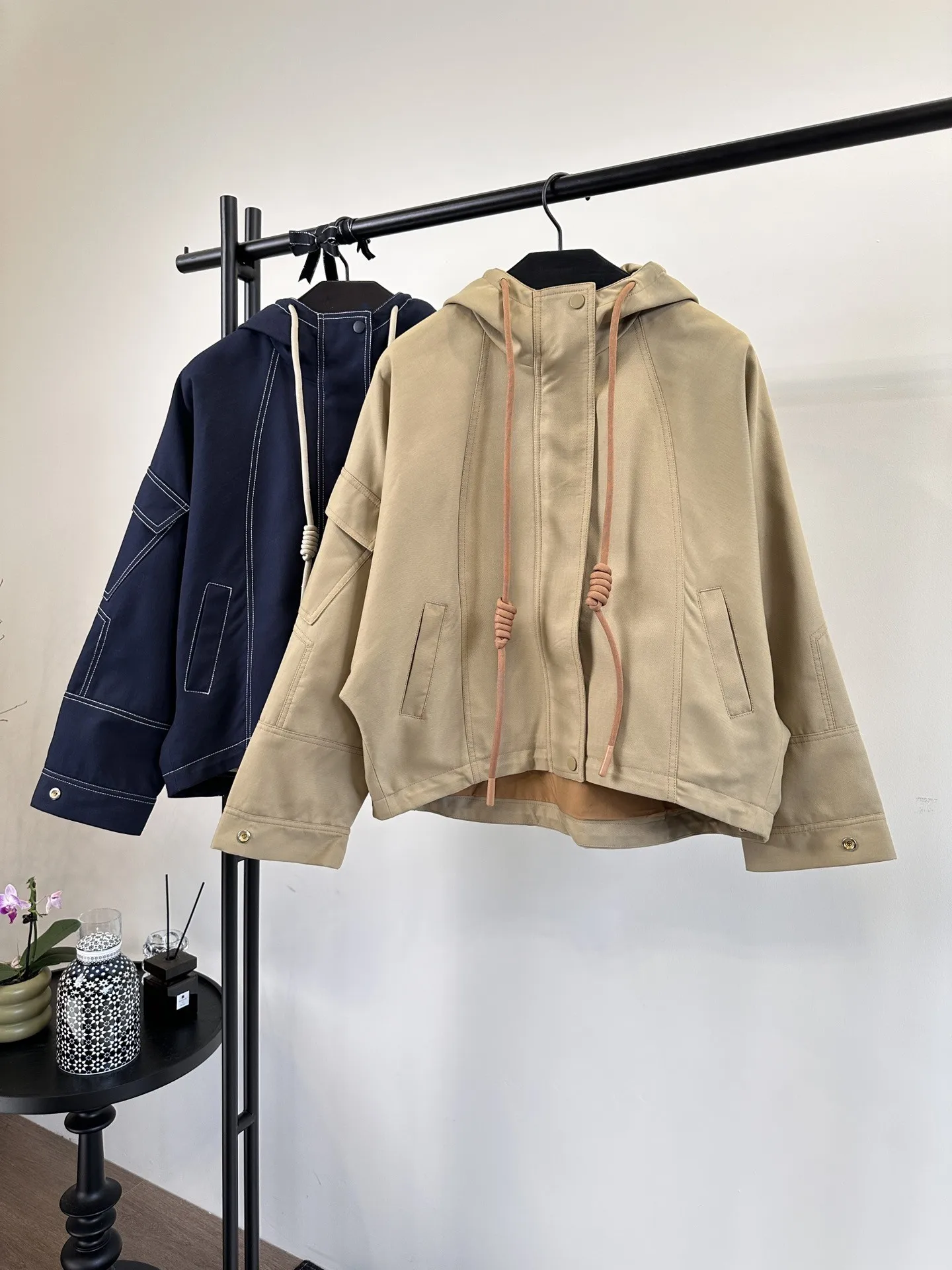 

2023 Women's Clothing hooded short windbreaker Autumn Winter New 1105