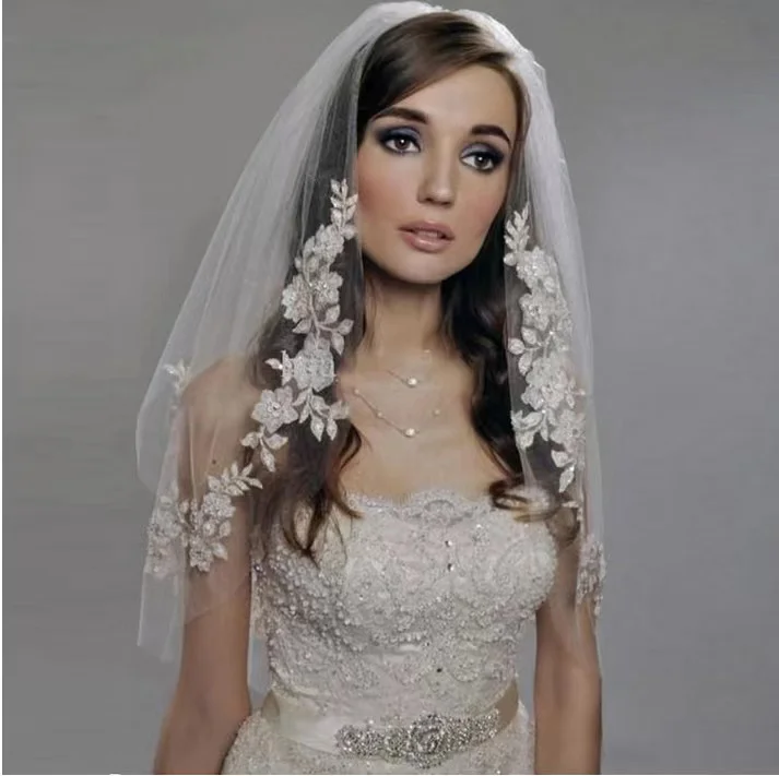 Short White Bridal Veils With Comb Double Layer Lace Flower Appliques Edge Pearls Bride Veil For Wedding Dress Good Quality