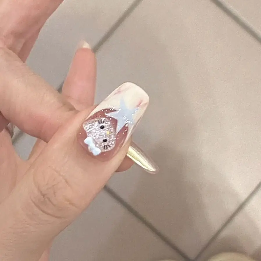 

MINISO Hello Kitty 3D Cat Head Handmade Wearing Armor Showcasing White Ins Style Cartoon Detachable Nail Panel Popular