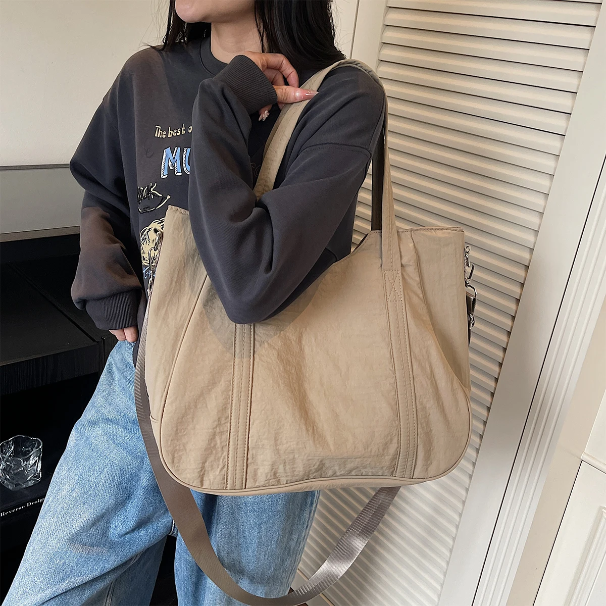 Large-Capacity Canvas Bag for Women, 2025 New Style, Suitable for Work and Commuting, with a High-End Feel, Fashionable Crossbody Tote Bag, Handbag for Shopping and Hiking