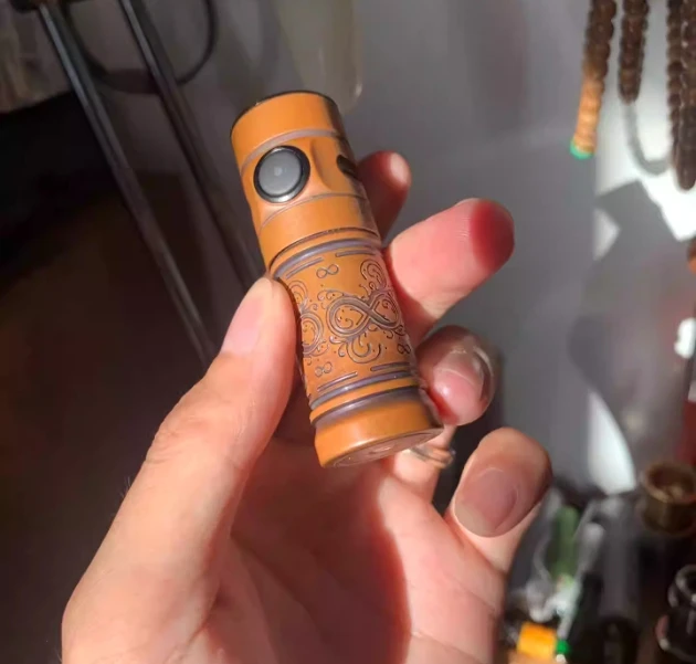 

Подержанные товары EDC OLIGHT Baton 3, красная медная версия, вечный до 1200 люмен фонарик
