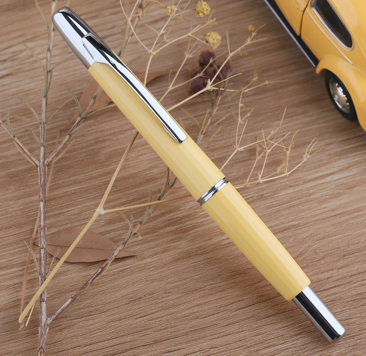 Majohn A2 Press Fountain Pen Extra Fine Nib, Retractable Resin Ink Pen with Converter Writing Pen Set 4