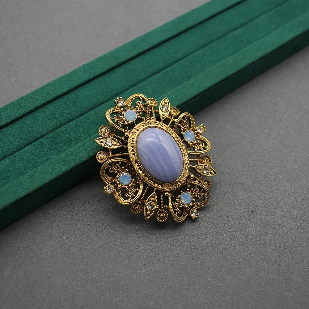 Retro turquoise hollow brooch