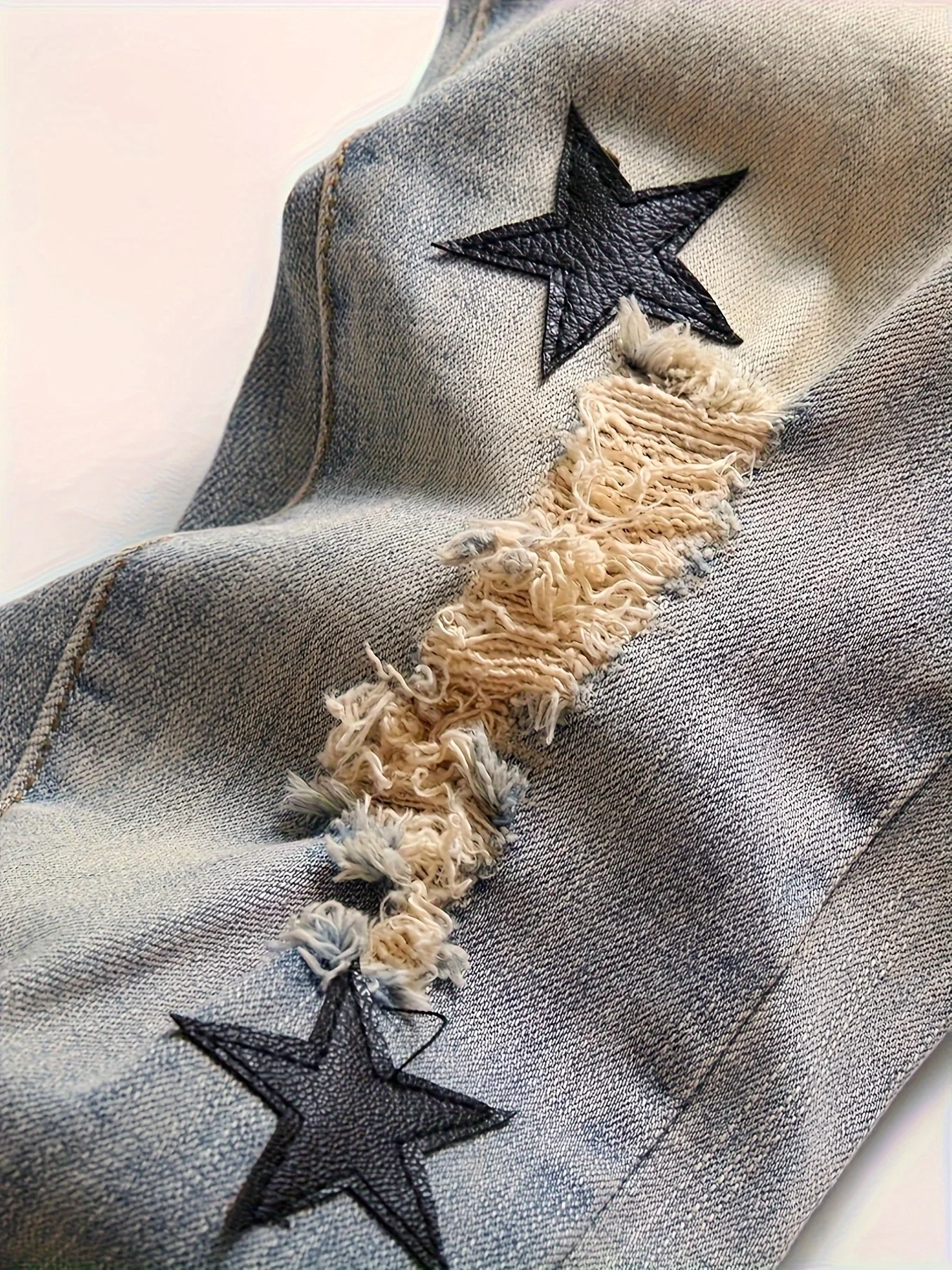 Regular Fit Mens Trendy Ripped Embroidered Alphabet Patches Denim Jeans Stretchy Casual Washed Novelty Barrel Style Pants