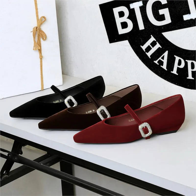 Womens Single Buckle Strap Sandals Pointed Toe Peep Toe Exquisite Crystal Buckle Wedge Heel Pumps