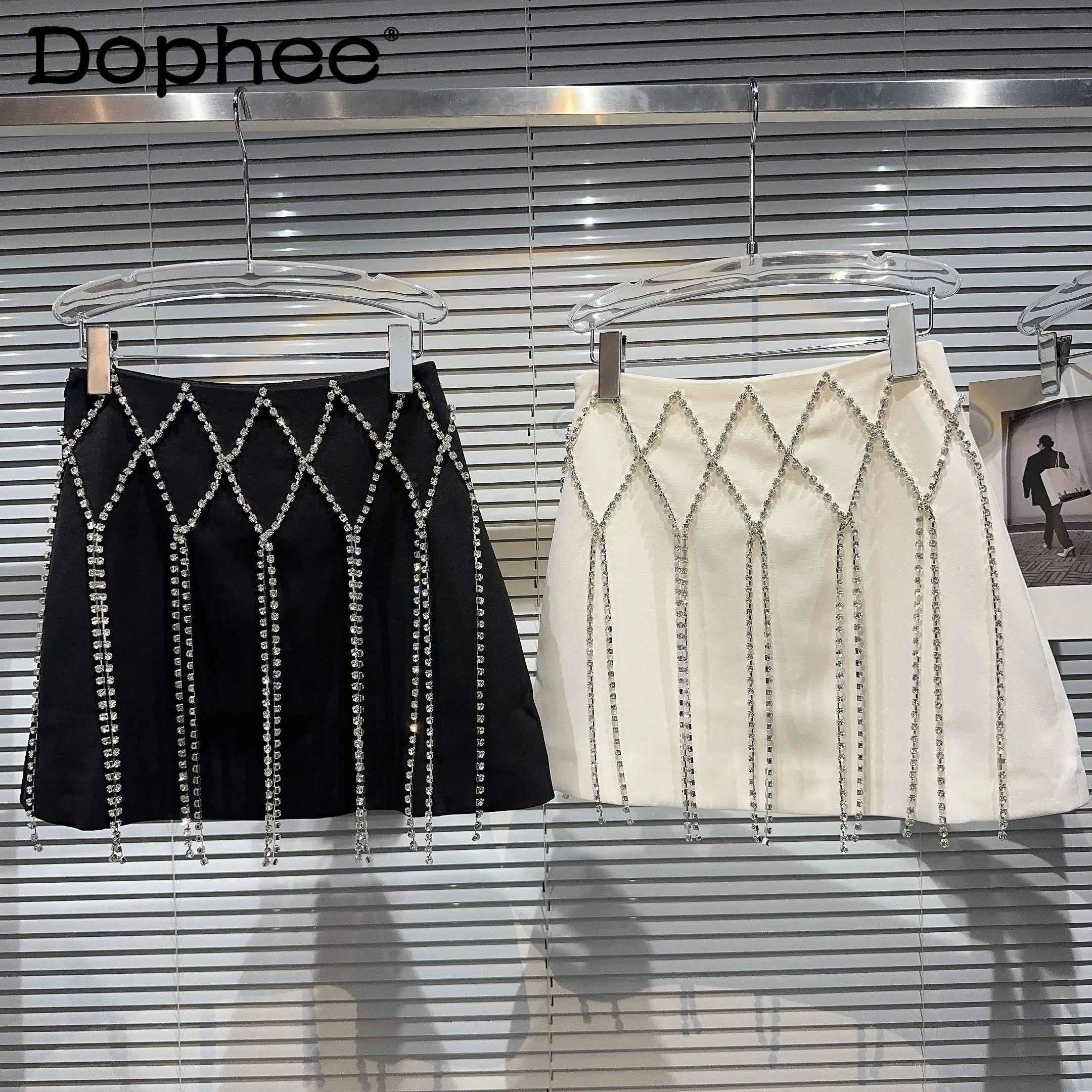 

New Arrival 2023 Fall High-End Diamond Lattice Rhinestone Chain Black Skirt Women Short Hip A- Line Mini Skirt Female Nightclub
