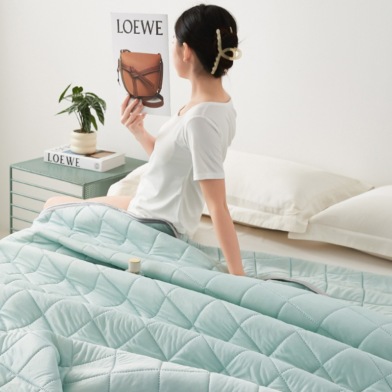 Trendy Cooling Quilt for Summer: Queen - Size, Machine - Washable Bedding, Ideal for Air - Conditioned Rooms