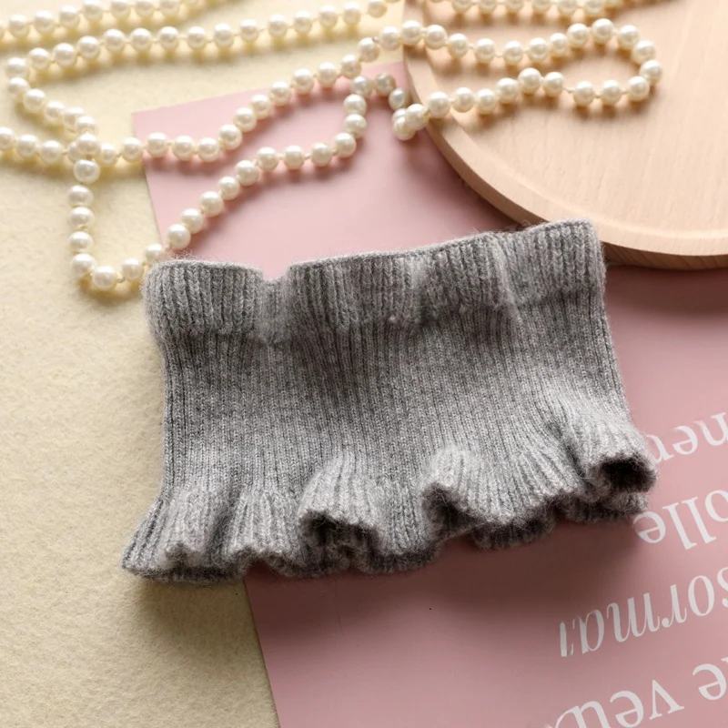 Light gray [lace style]