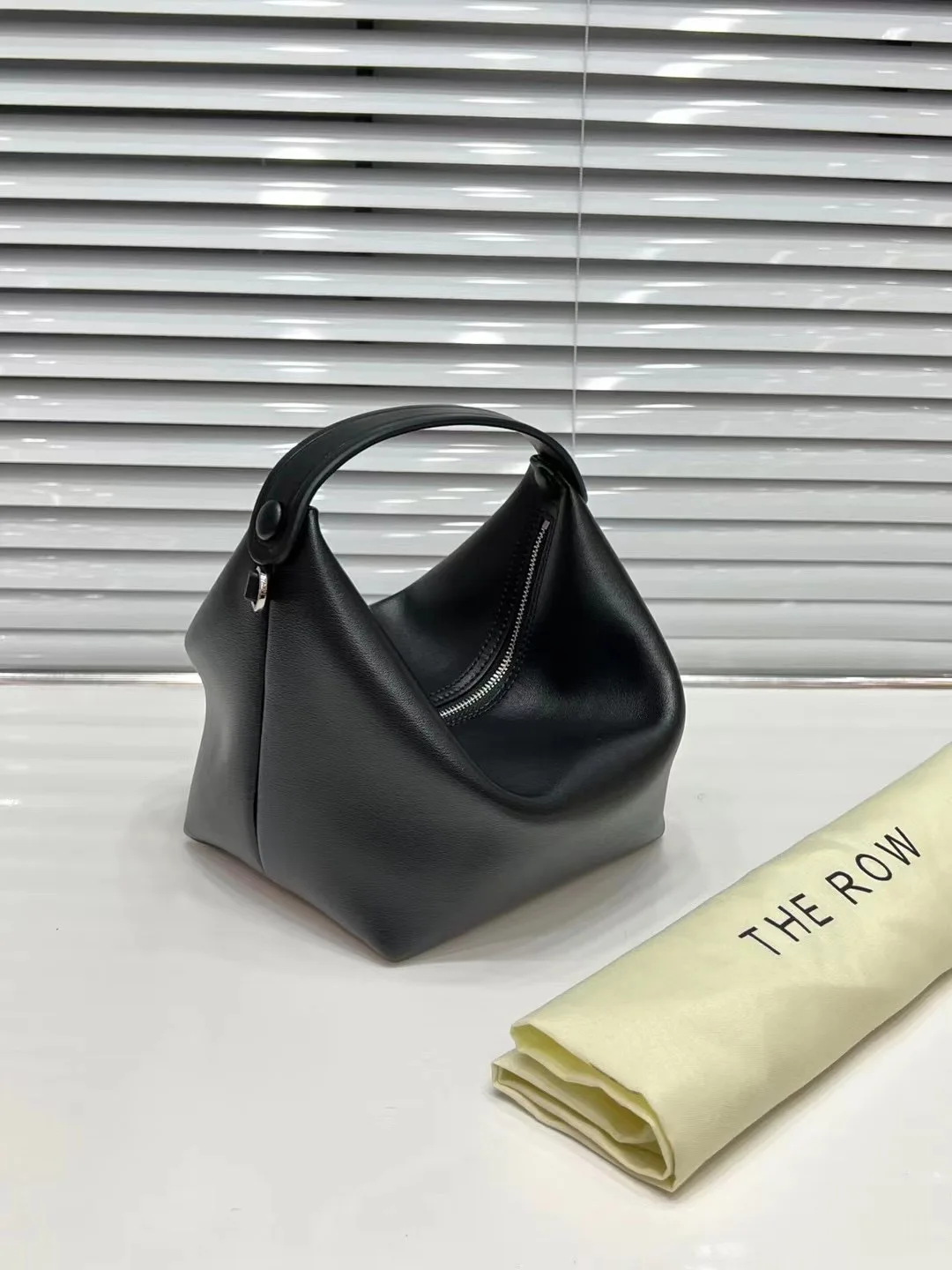 

Lunch box bag 2023 new niche design handbag Women's leather handbag