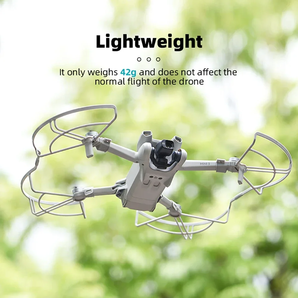 Protège-hélice pour drone gris clair posé sur une surface, design robuste pour la sécurité anti-collision