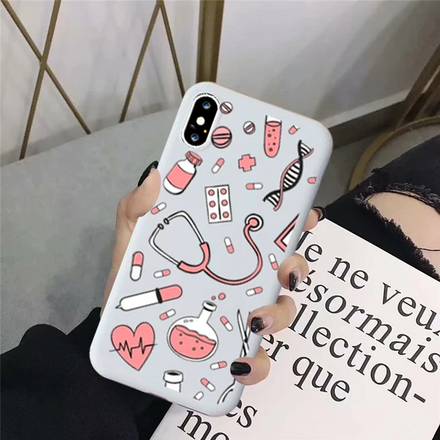 다양한 특징과 스타일리시한 디자인으로 휴대 전화를 보호하는 만화 의학 의사 간호사 전화 케이스