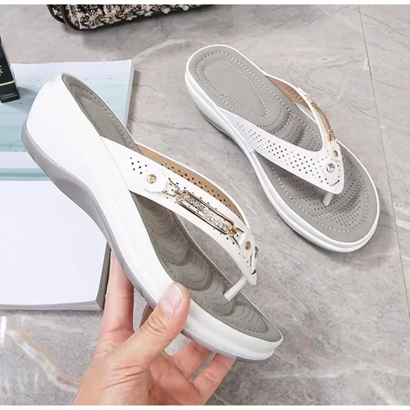 2024 Women's Slippers Summer New Fashion Metal Button Slides Shoes Wedge Beach Sandals Women Outside Platform Leisure Flip Flops 3