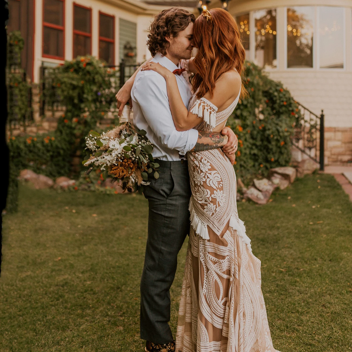 

Halter Geometric Lace Boho Mermaid Wedding Dress with Armbands Unique Hippie Backless Tassels Custom Made Pretty Bridal Gowns