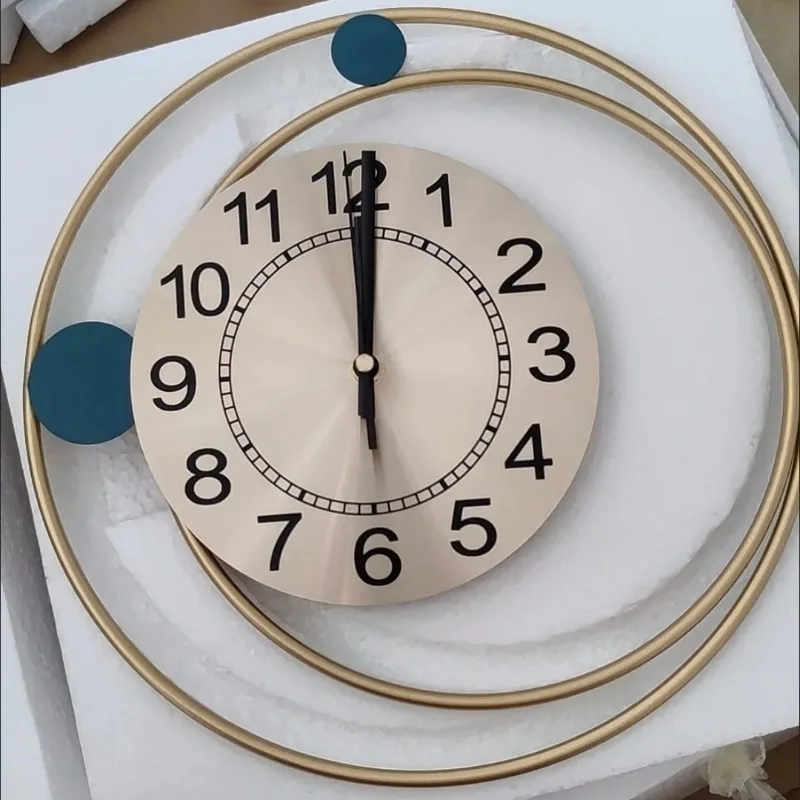 Description Picture 2 of itemModern Light Luxury Style Wall Hanging Living Room Bedroom Indoor Clock Ornaments Home Fashion Quiet Simple Clock Home Decor
