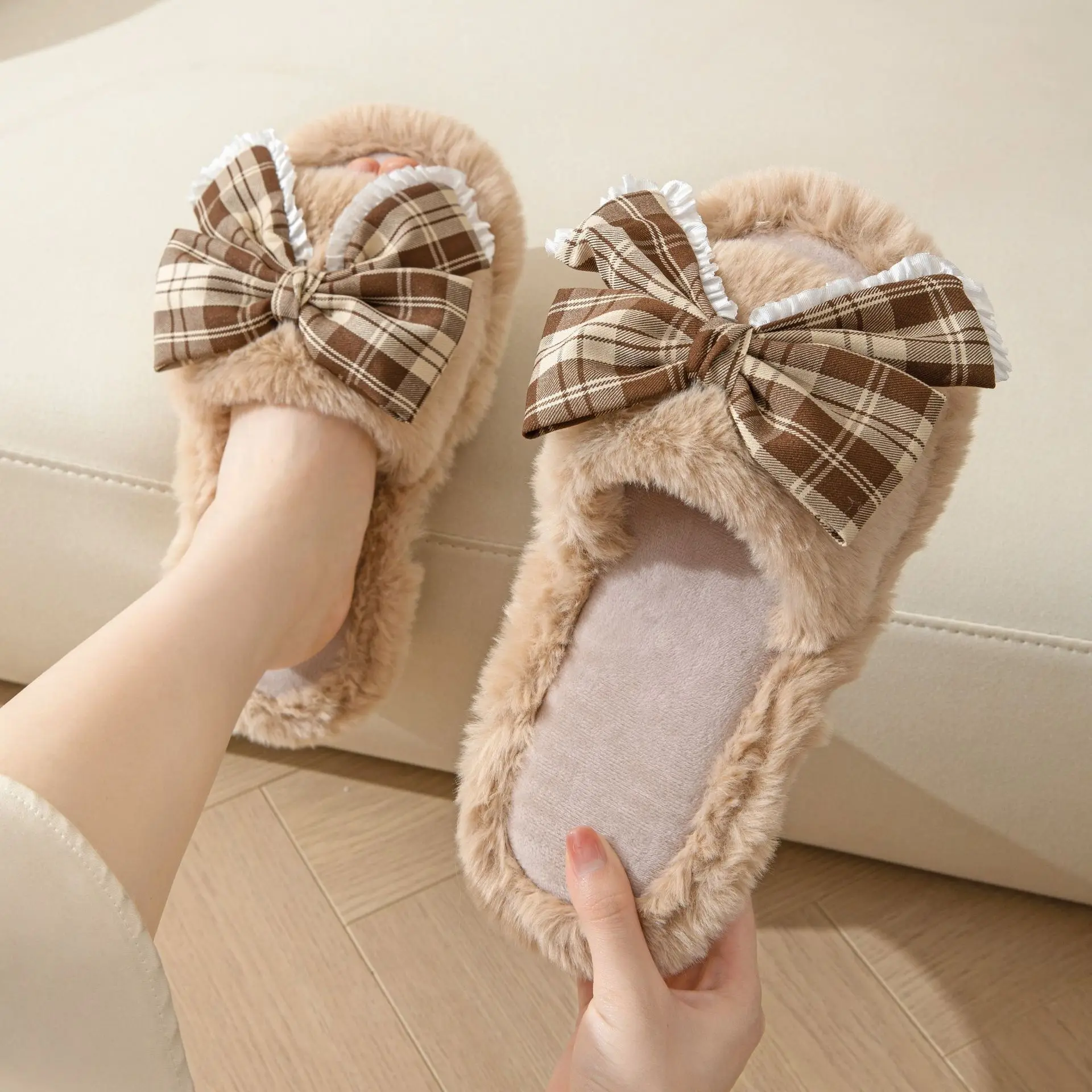 

2023 Bow Decor Single Band Winter New Women Slipper Heel Fur Platform Soft Fur Warm Indoor Lady Open Toe Fluffy Home Slippers