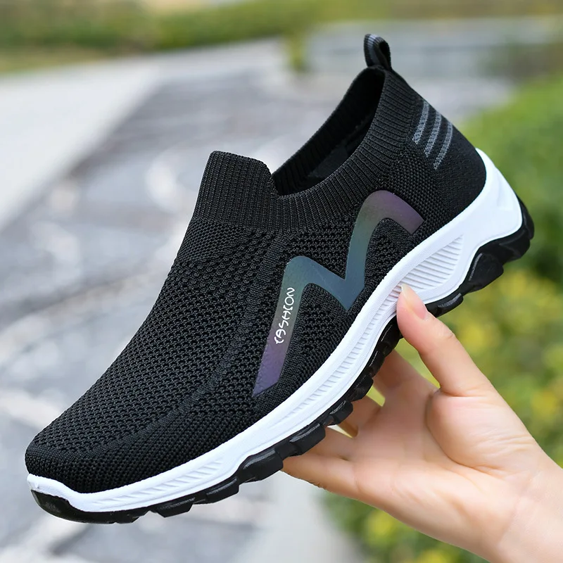 Hot selling knitted mesh men's sports shoes in spring and summer, soft sole, anti slip and wear-resistant dad's shoes