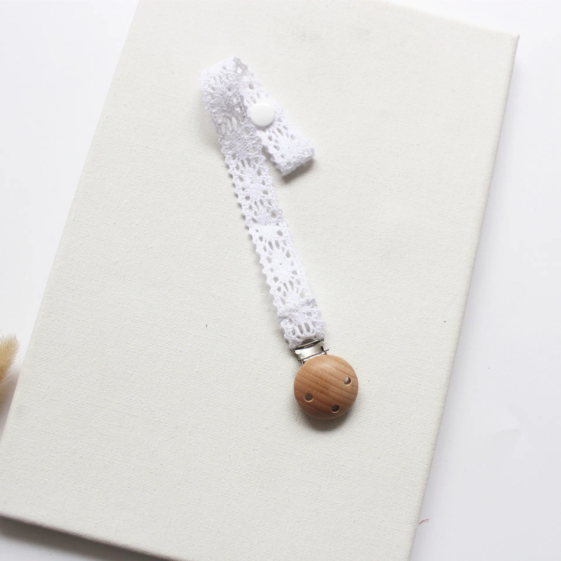 Clips for Pacifier Daisy Lace with Wooden Flower Pacifier Chain Chew Nipple Clips Baby Holder Stroller