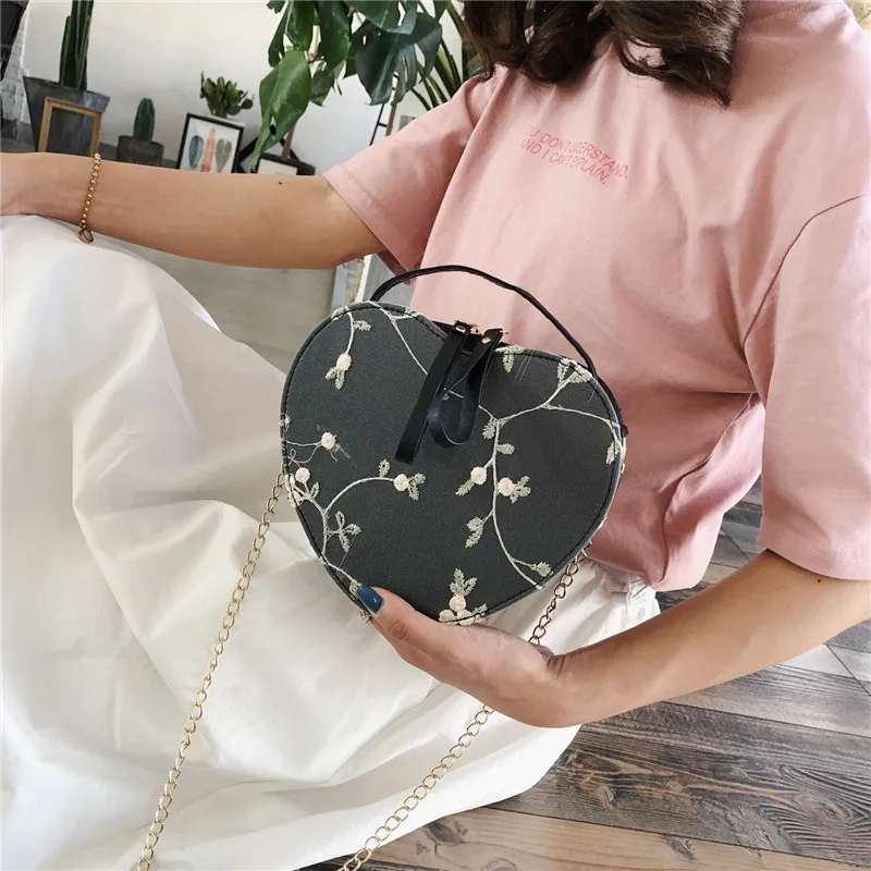 Piccola borsa a tracolla floreale in ecopelle per donna con cuore_voghion.com