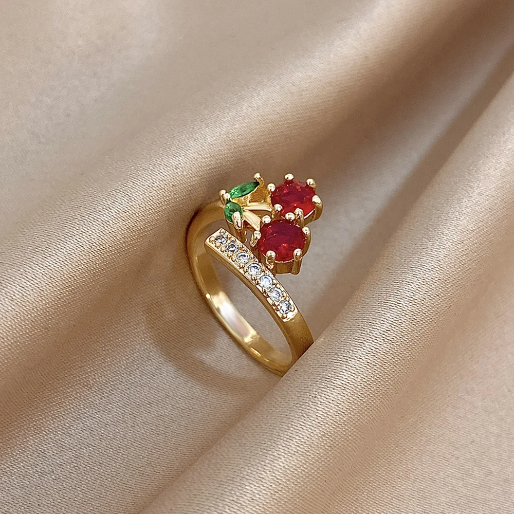 Niedlicher, süßer, eingelegter roter Zirkon in Kirschform aus Edelstahl mit Metallringen, schöner Fruit-Kirsch-Fingerring für Frauen und Mädchen