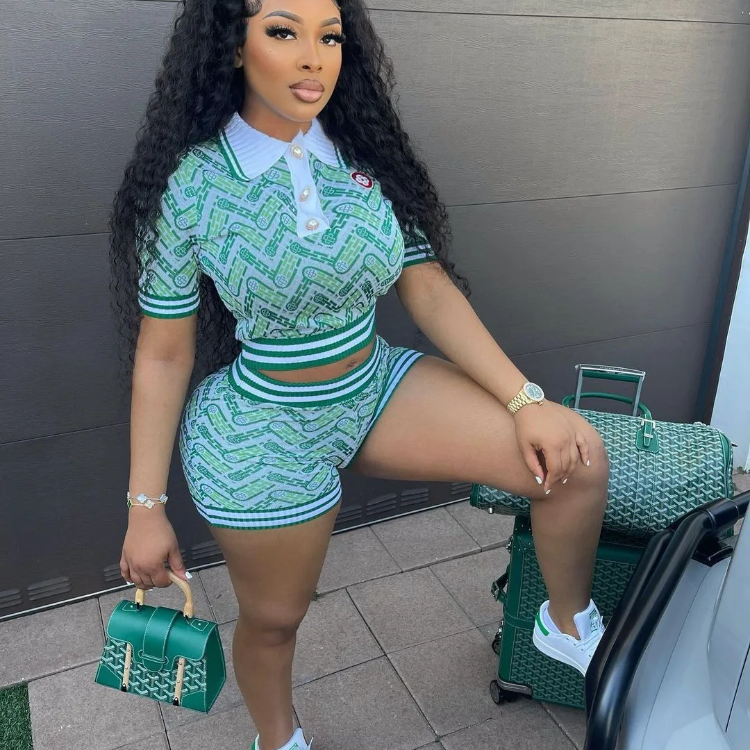 

Женский трикотажный комплект из 2 предметов с принтом, укороченный топ без рукавов, эластичные шорты с высокой талией, модная уличная одежда Y2k