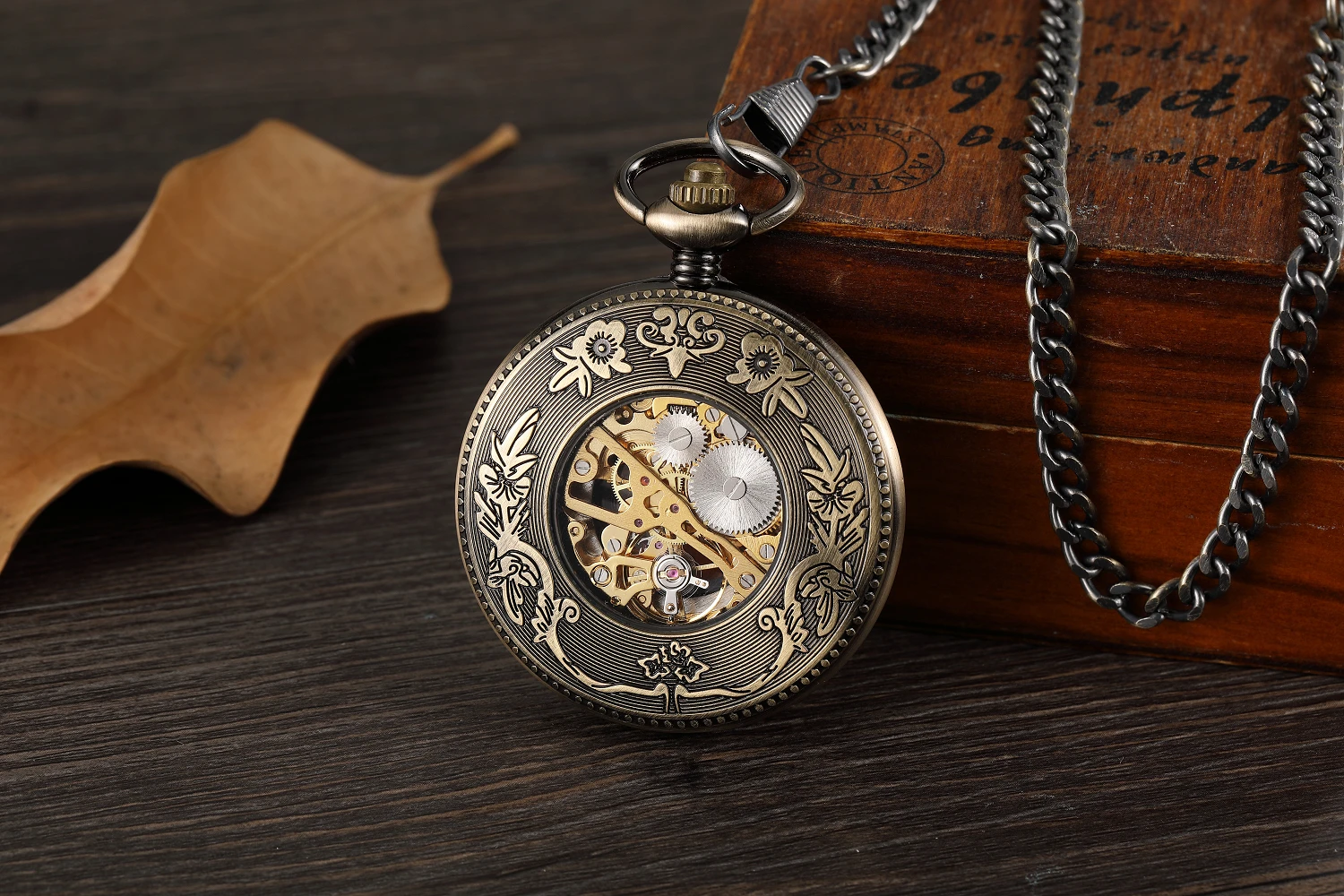 Antique Round Hollow Nostalgic Mechanical Pocket Watch Retro with Chain Steampunk Clock Men's and Women's Jewelry Necklace New