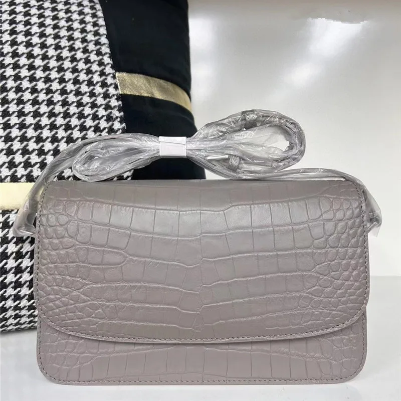 Рисунок 5 - Женская маленькая сумка-седло из