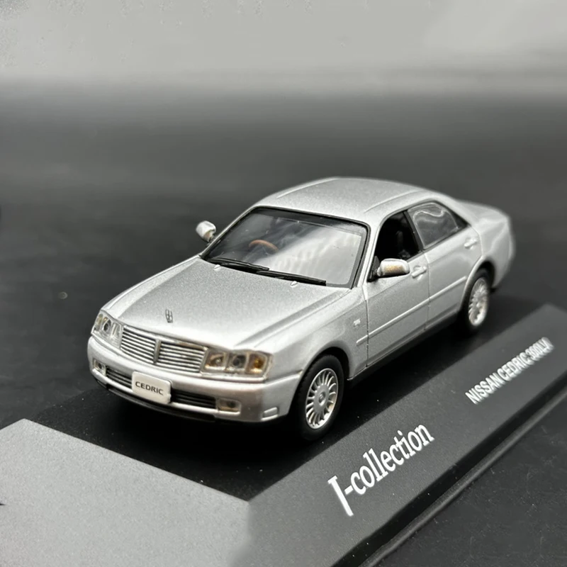 

1/43 Scale Nissan Cedric Y34 Sedan Alloy Car Model