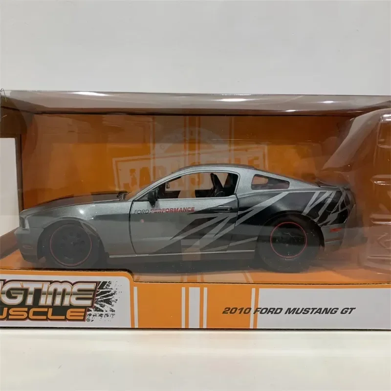 Jada 1:24 2010 Ford Mustang GT High Simulation Diecast Car Metal Alloy Model Car Children's toys collection gifts jada 1 18 fast and furious lykan hypersport high simulation diecast car metal alloy model car toys for children gift collection