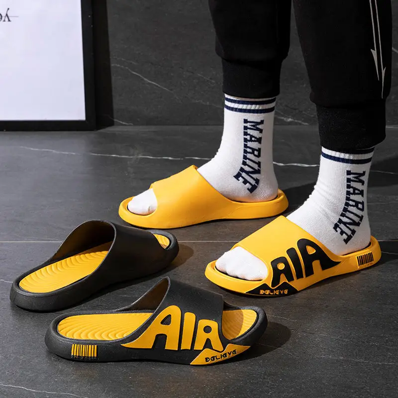 

Men's Beach Slippers New Casual Round Toe Lightweight Waterproof Fashion Versatile Comfortable Wear-resistant Non-slip Sandal