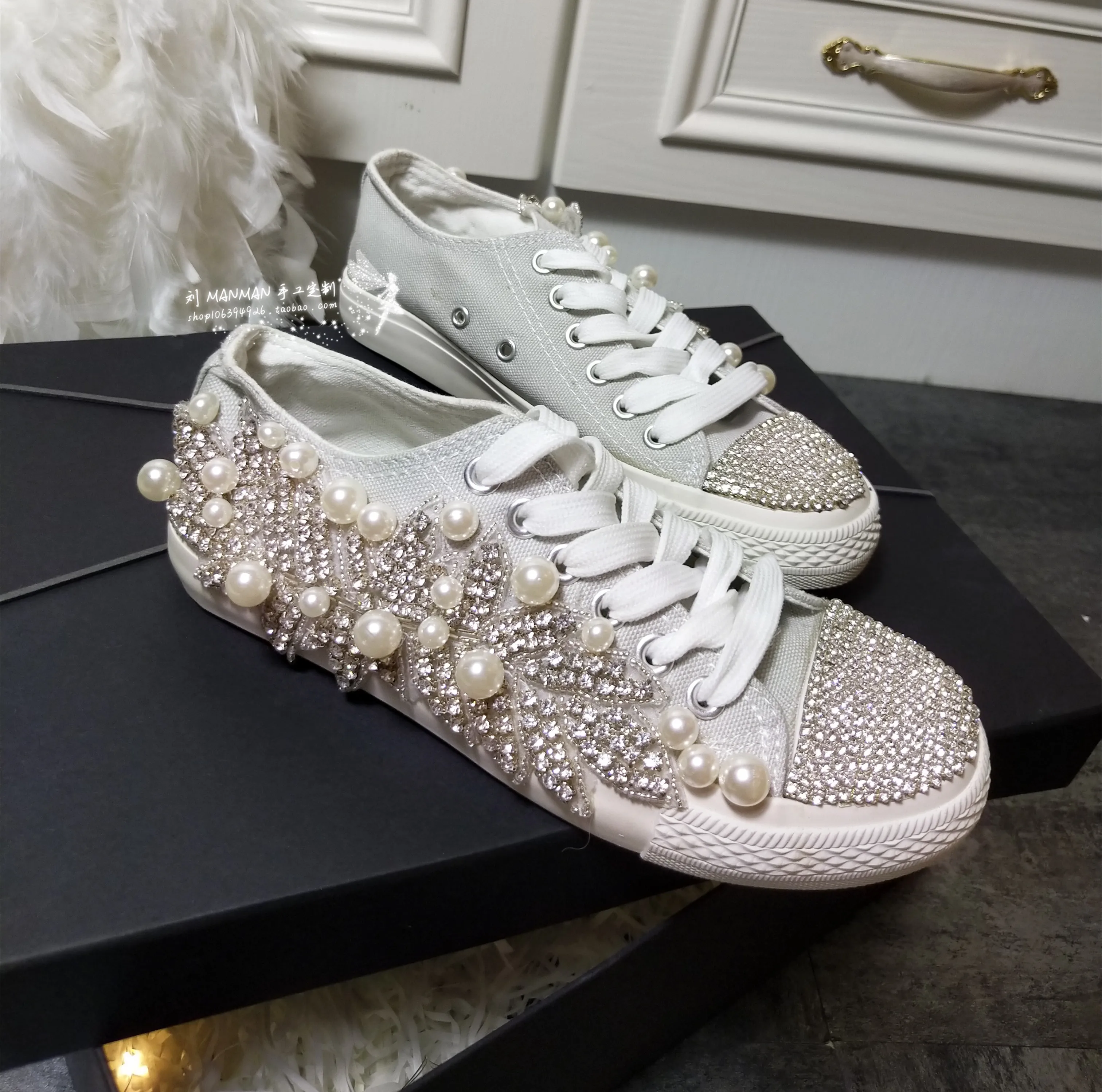 

Crystal Sneakers Luxury 2024 New Handmade Diamond Pearls Hand Sewed Canvas Flat Low-top Round Toe Customize Color Flats