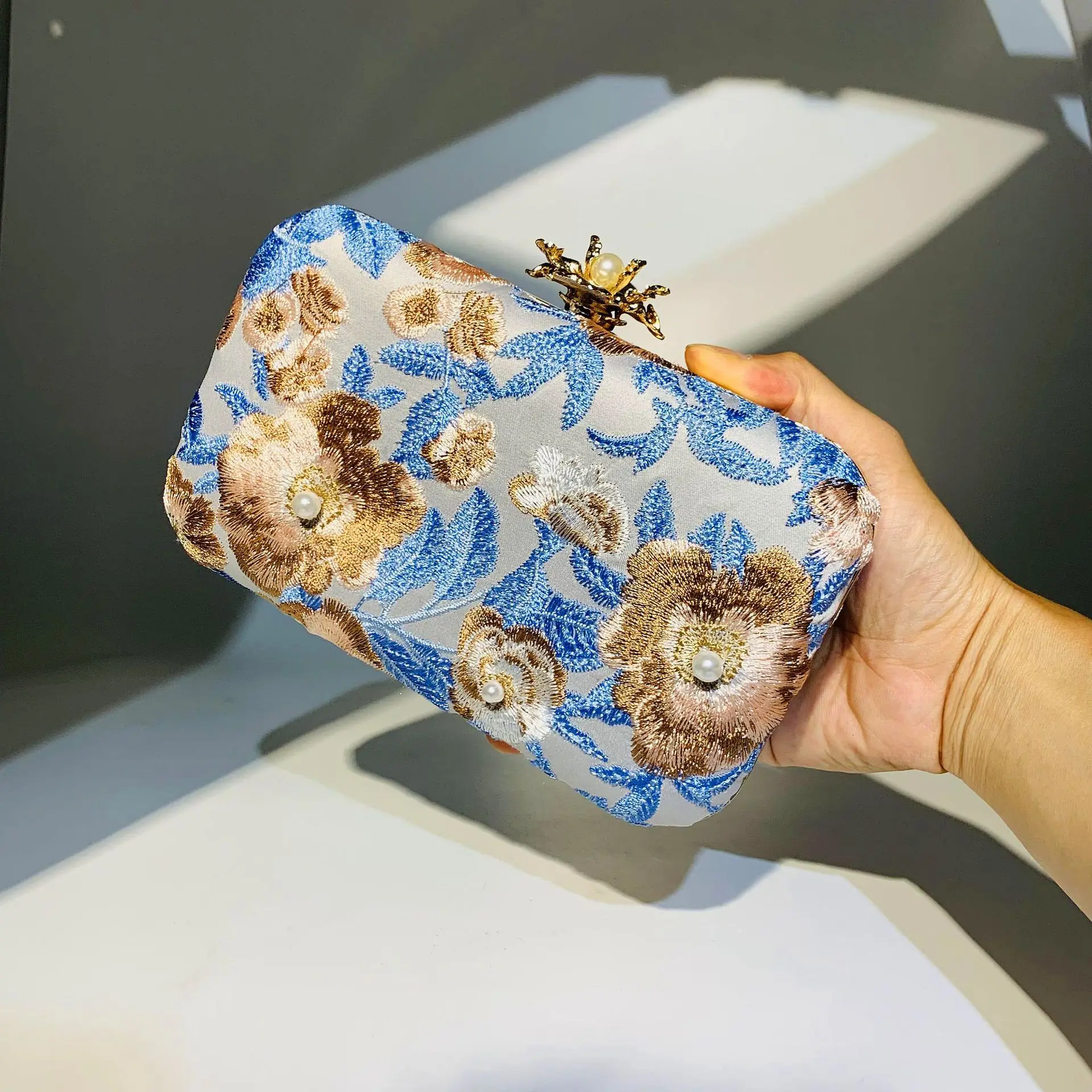 Women Embroidery Flowers Evening Clutch Bags Diamond Banquet Shoulder Bags Wedding Dinner Wallets Purse 4 Colors shoulder bags,women evening bag